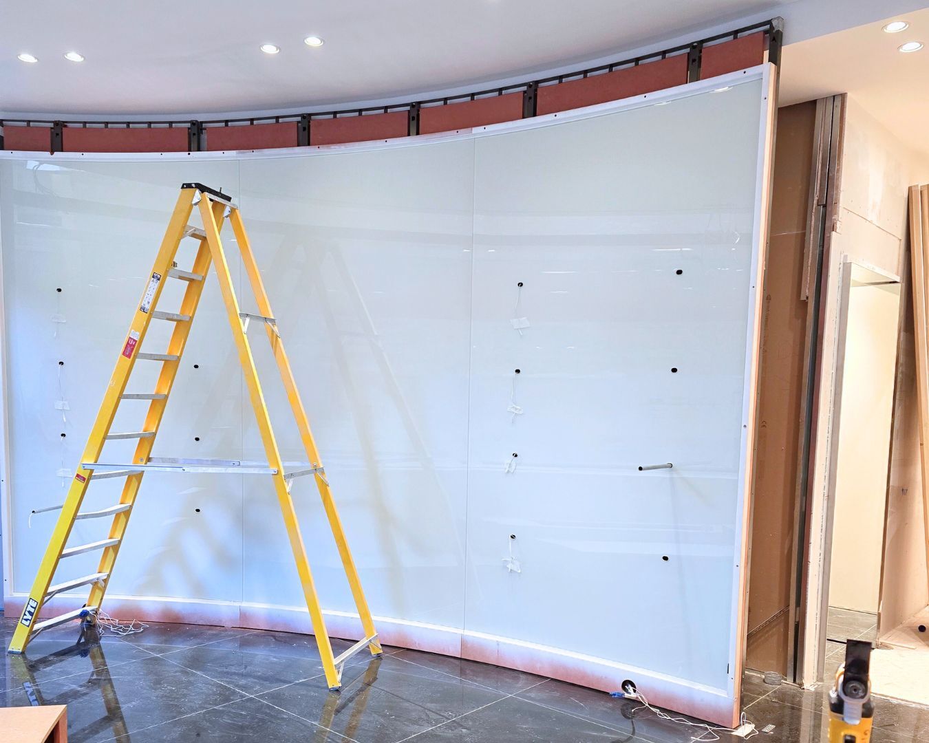Curvy Shelf During
